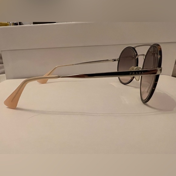 Prada sunglasses - Picture 3 of 5